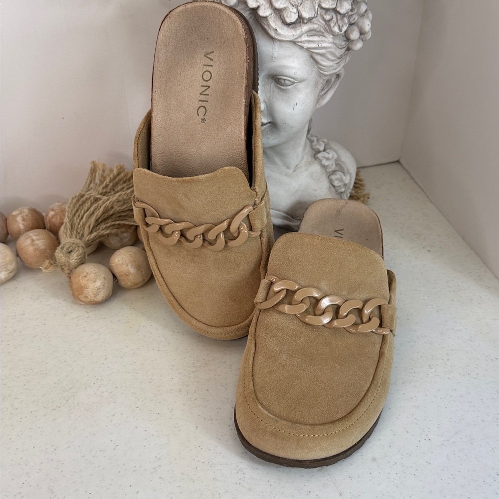 Vionic Georgie Suede Chain-Trim Mules in Tan Size 6